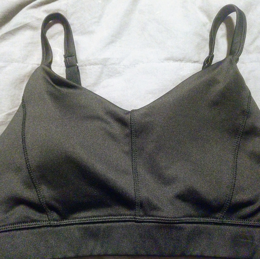 Black sports bra